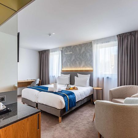 Brit Hotel Privilege Paris Росны-Соус-Боис Экстерьер фото