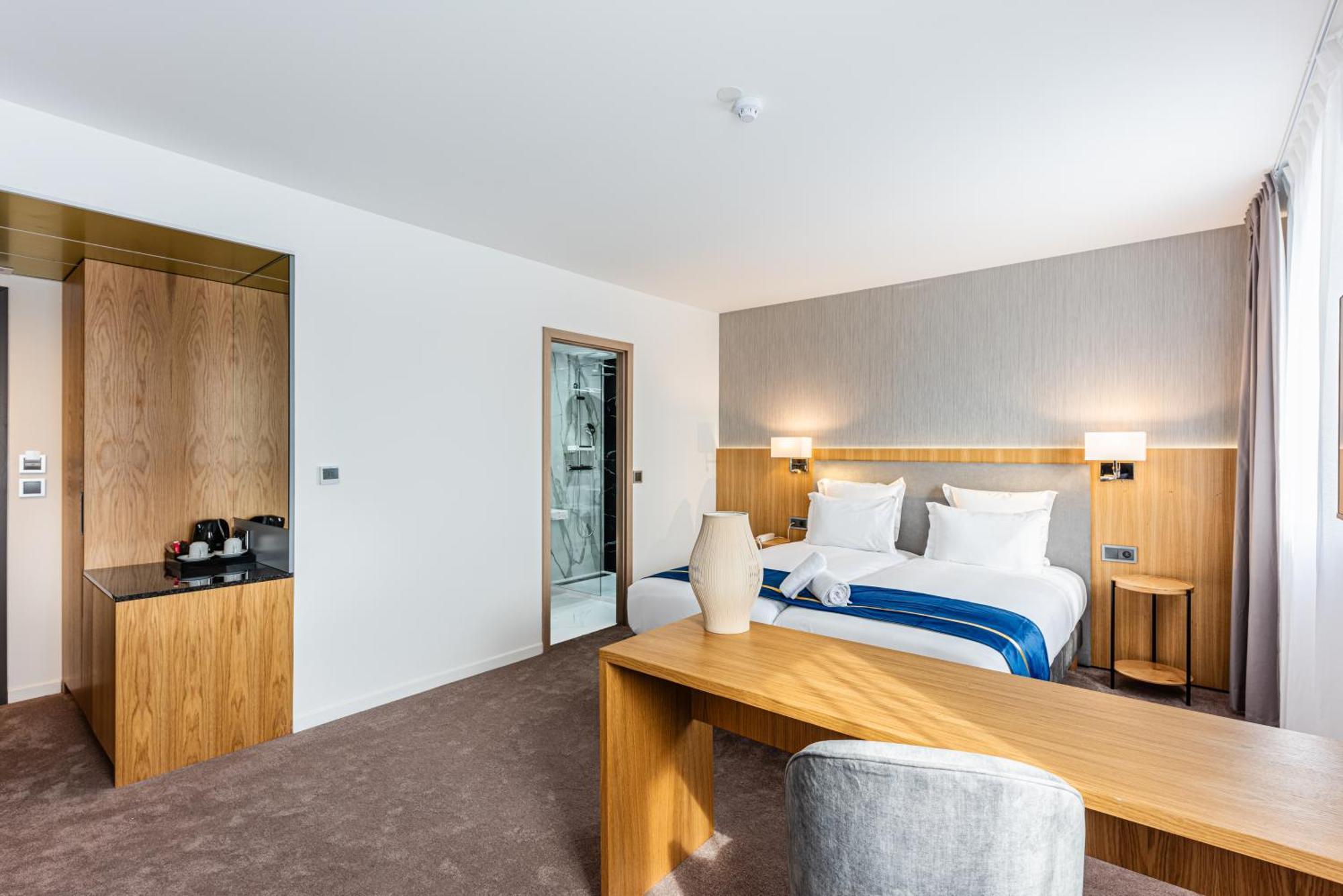 Brit Hotel Privilege Paris Росны-Соус-Боис Экстерьер фото