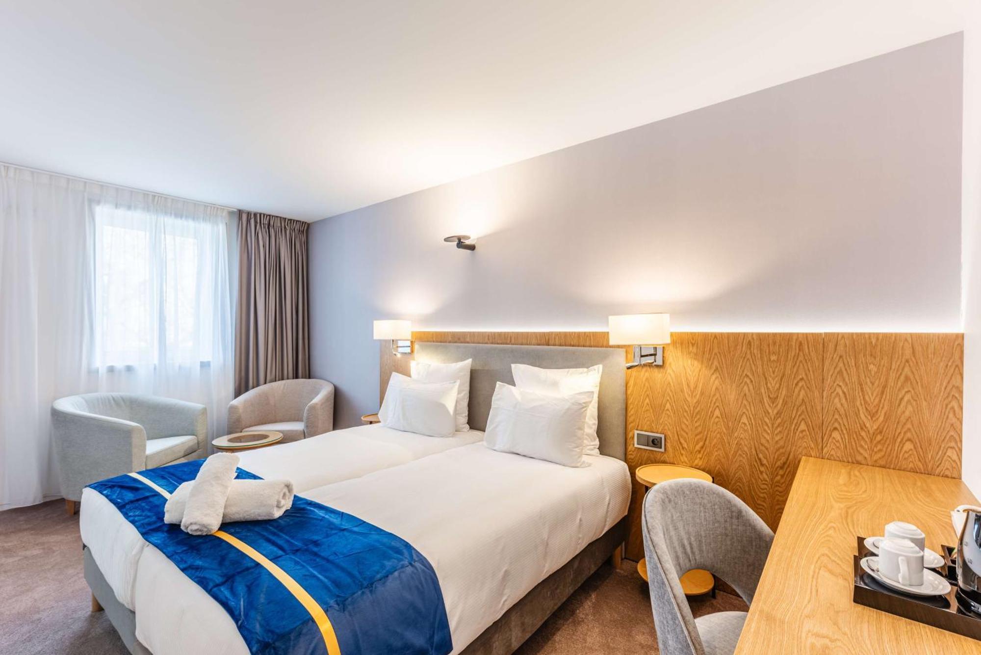 Brit Hotel Privilege Paris Росны-Соус-Боис Экстерьер фото