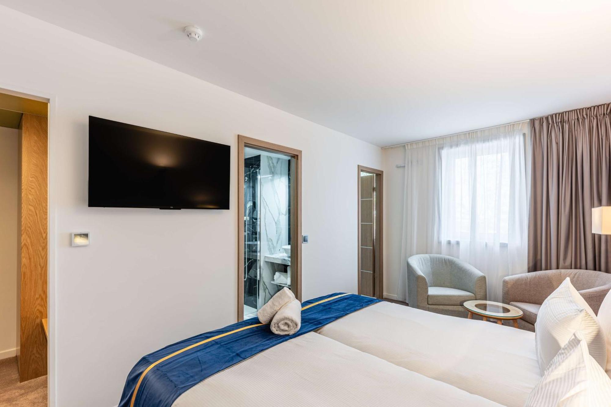 Brit Hotel Privilege Paris Росны-Соус-Боис Экстерьер фото