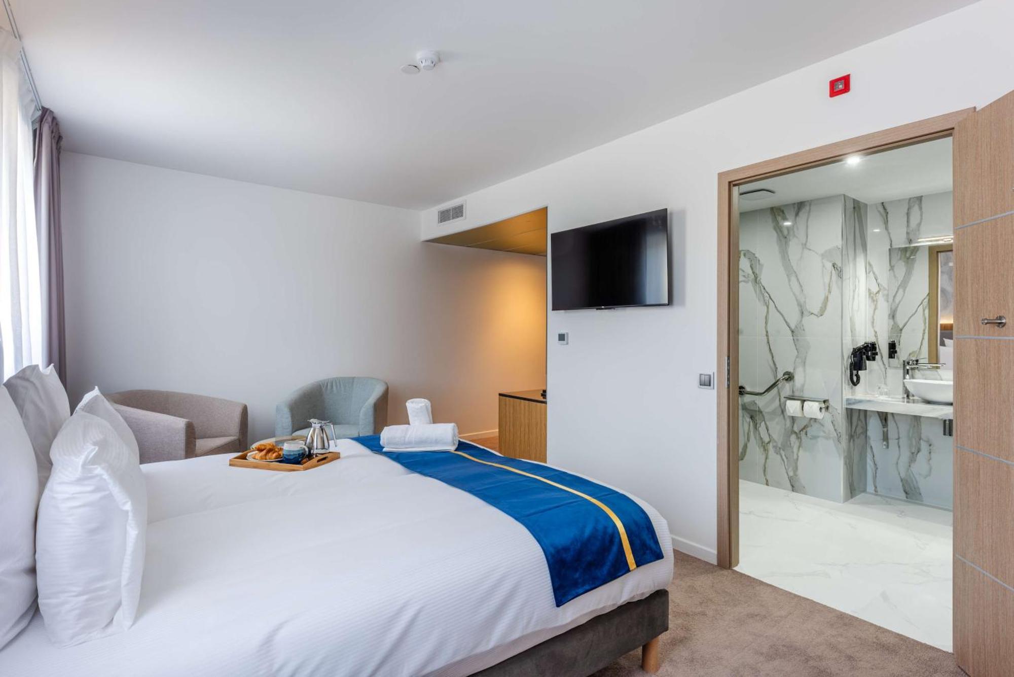 Brit Hotel Privilege Paris Росны-Соус-Боис Экстерьер фото