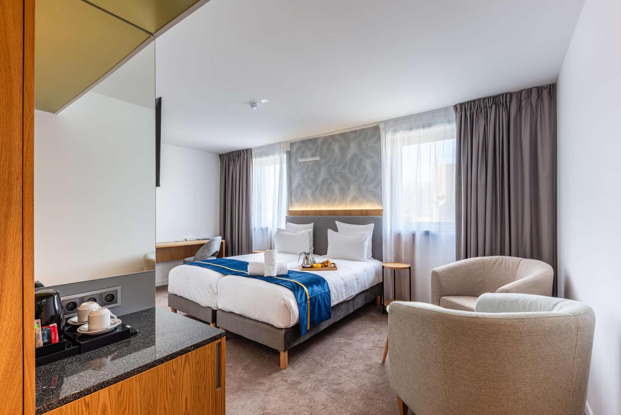 Brit Hotel Privilege Paris Росны-Соус-Боис Экстерьер фото